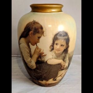 House of Lloyd Vase Girls Sisters